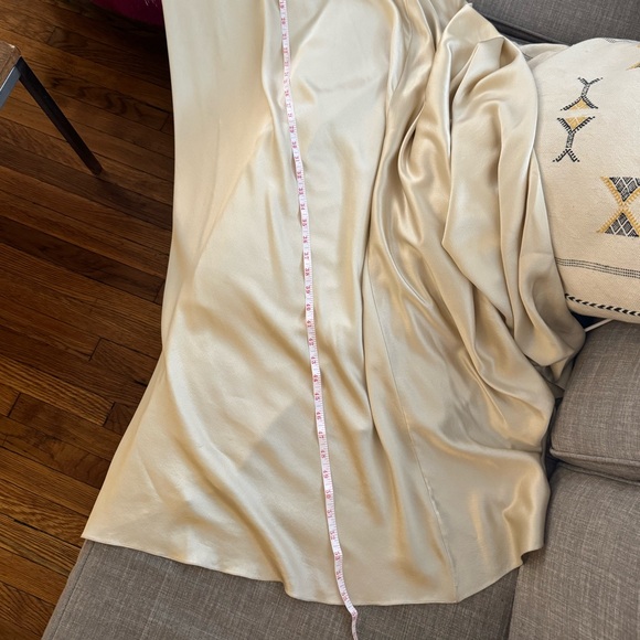 Cortana Zinia Dress 🥂🤍 - Picture 14 of 15